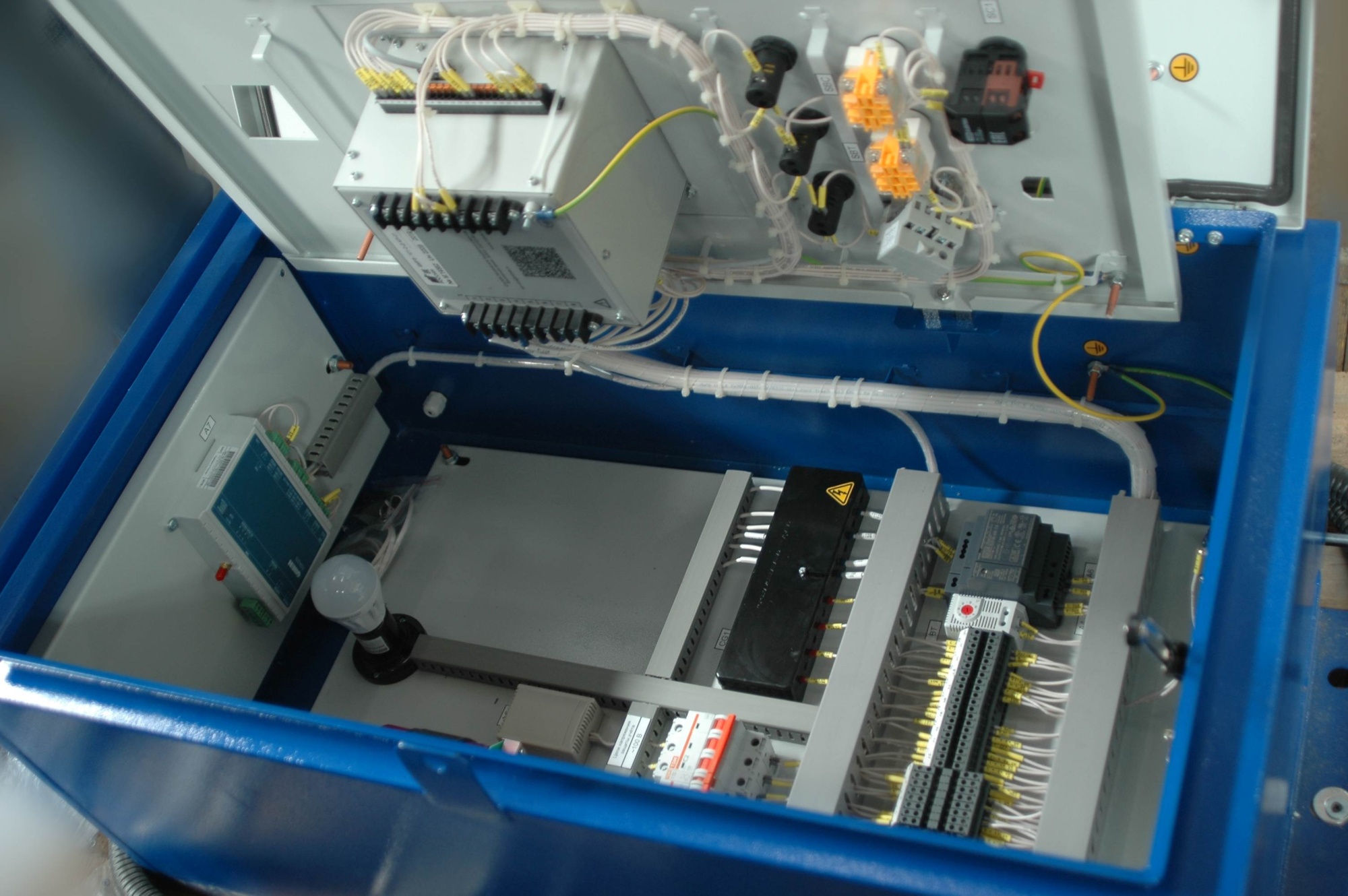 Пункт секционирования столбовой ПСС (реклоузер)